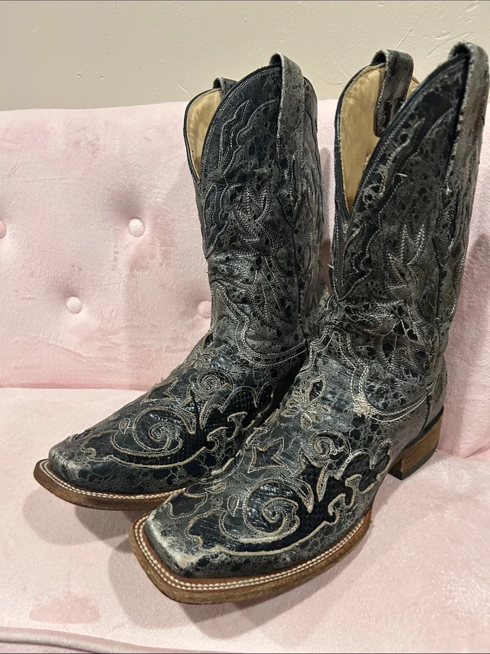 Men’s Corral Black Embroidered Western Boots